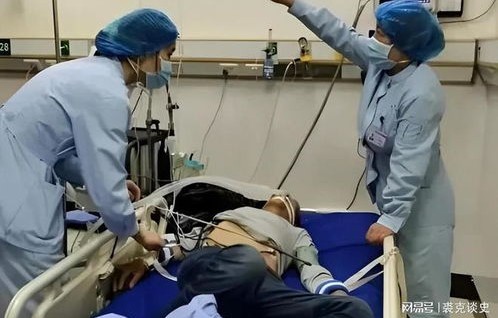 男子喝下百草枯28天后，肺部轻微纤维化