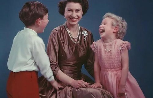 穿越之旅，从千金到女皇——解析短剧的魅力