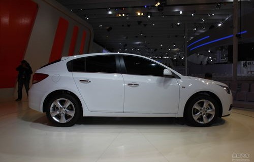 科鲁兹汽车图片(科鲁兹汽车图片2013款)