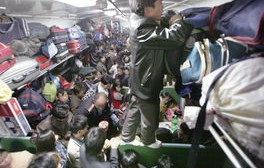 悲剧瞬间，两名中国游客在日本遭遇列车惨剧