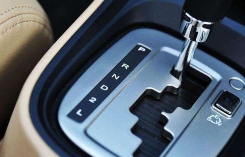 自动挡车档位介绍(自动挡车档位介绍和使用方法)