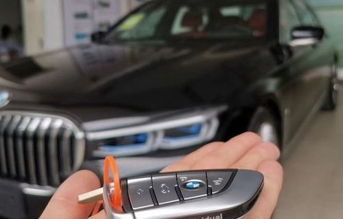 宝马730(宝马730钥匙怎么换电池)