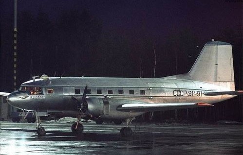 美军机执行重要任务时与客机意外相撞，一次航空安全事件的分析