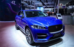 捷豹20万左右的车型(捷豹20万左右的车型图片白色和黑色)