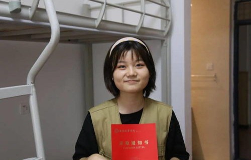 短剧中的温暖——我的宿管阿姨