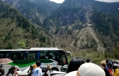 三清山游客寒风中排队齐呼退票事件纪实