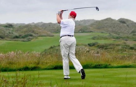 高尔夫，绿色中的力与美