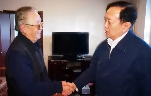 中央领导同志亲切看望老同志，传递温暖与关怀