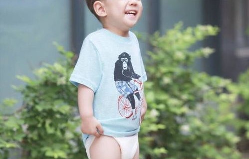 高圆圆公园亲子时光，与5岁女儿共度欢乐时光