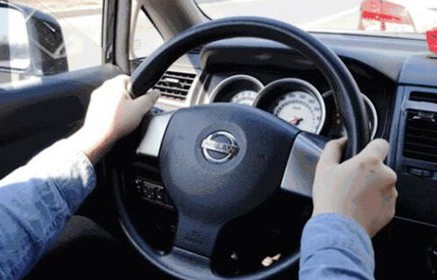 打方向盘一二三口诀(打方向盘一二三口诀打几圈)