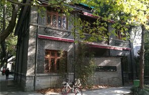 烧伤妈妈的重生之路，告别旧居的决心与新生活的期待