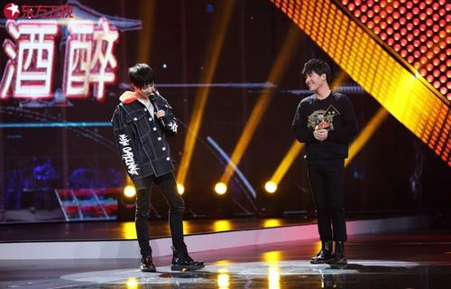 隋文静变身亚冬会导演，自我挑战与完美呈现