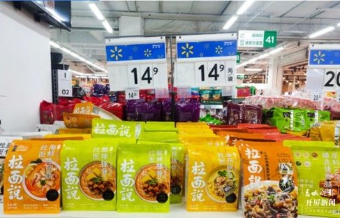 高校超市煮泡面涨价风波，10元价格背后的思考