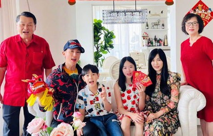 孙红雷一家北京过年，岳母首次亮相的温馨瞬间