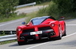 法拉利所有车型图片及价格(法拉利suv价格表以及图片)