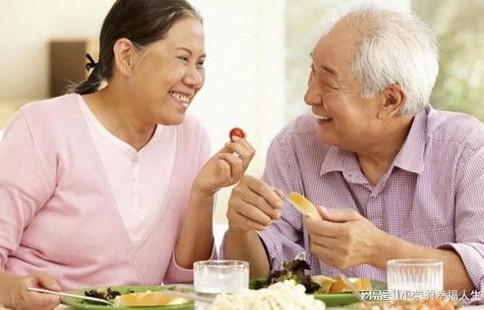 长寿之星，124岁老人长寿秘诀揭秘——爱吃猪油与爱睡觉的双重奥秘