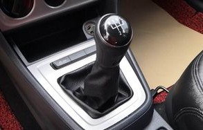 5万以下的手动挡新车(5万以下手动挡的车哪款最好)