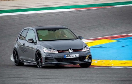 什么叫两厢车和三厢车(什么叫两厢车和三厢车图片对比)