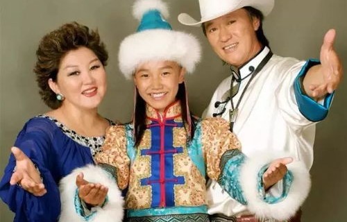 短剧五年后，她携三宝归来，飒疯了（共100集）——高明的母爱与人生蜕变