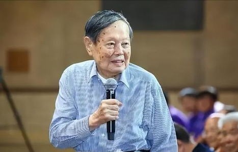 杨振宁与翁帆共度百岁人生，102岁庆典的温馨瞬间