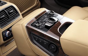 奥迪a6l内饰图片(奥迪a6l内饰图片第一视角)