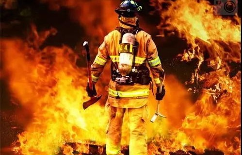 消防员英勇救出娃娃机里的真娃娃，守护生命，无私奉献的壮举