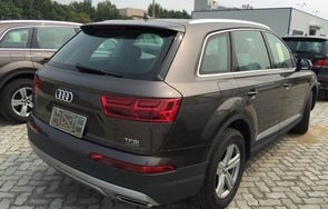 奥迪q7老款报价及图片(老款奥迪q7怎么样优点缺点)