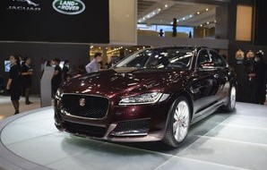 捷豹xfl(捷豹xfl车长多少)