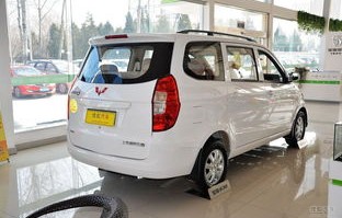 五菱宏光s裸车价(五菱宏光裸车价是多少)