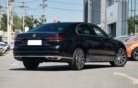 30万左右低调奢华的车(30万低调的车型)