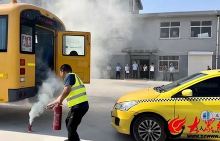 曼谷校车起火事件，涉事司机被拘捕，事故背后的责任与反思