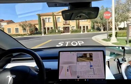 特斯拉FSD莆田测试遭遇争议，连闯两个红灯引发社会关注