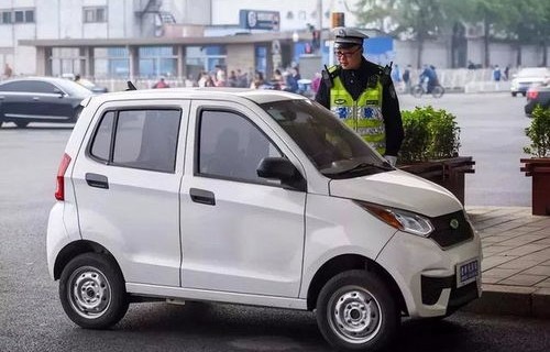 老年代步四轮电动汽车(老年代步四轮电动汽车新规定)