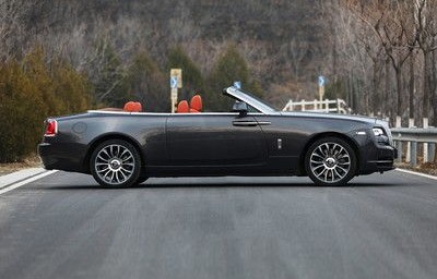 劳斯莱斯跑车图片(劳斯莱斯跑车图片大全大图高清)