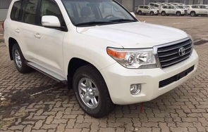 丰田酷路泽v8价格(丰田酷路泽v8价格及图片报价)