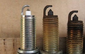 火花塞多久换一次(火花塞多久换一次?多少钱)