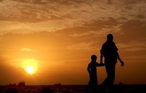 时间循环中的父爱——女儿的离去与无尽的守候