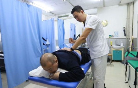 女子出国断骨增高手术后的艰难恢复之路