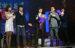 音乐人老狼助阵，为郑钦文比赛挑边