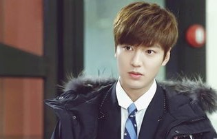 李敏镐遭遇致命车祸，一年康复之路