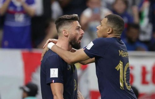 姆巴佩弯道超车传球给3秒后的自己，足球场上的时间穿越与速度的极限