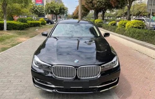 三十万买奔驰还是宝马(三十万买奔驰还是宝马比较好)