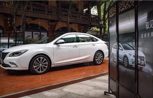 女人35岁开什么车显档次(35岁女人适合开什么车?四款适合35)