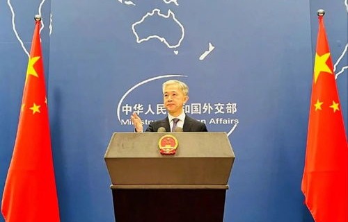 外交部回应优衣库不使用新疆棉事件,维护国家利益与民众权益