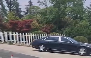 迈巴赫和奔驰什么关系(迈巴赫和奔驰的区别)