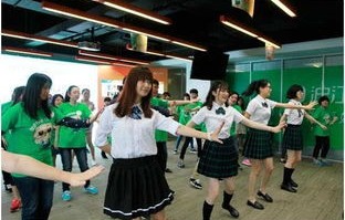 网友偶遇央视跨年晚会彩排，泰山之巅的独特体验