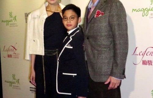 陈凯歌俩儿子颜值差距引热议，遗传基因与个人魅力的双重较量