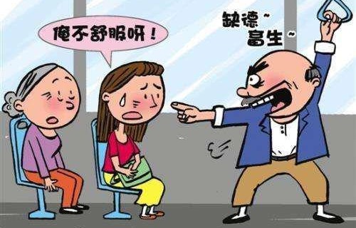 老人强行要求孕妇让座，乘客合力维护公共秩序的温暖一幕