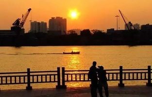 短剧半江瑟瑟半江红的魅力与深度