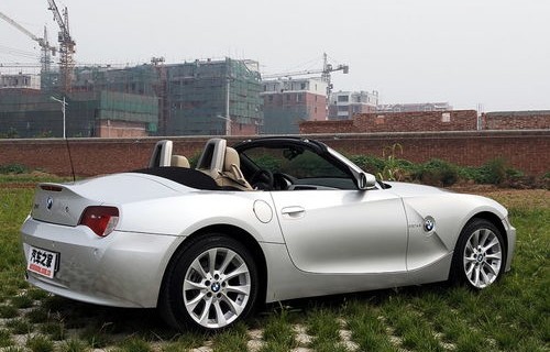 宝马敞篷车z4(宝马敞篷车z4 2006年的多少钱)